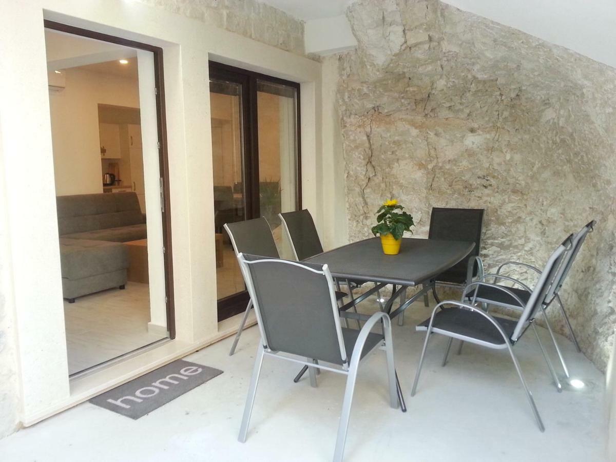 Apartment Rika Omis Exterior photo